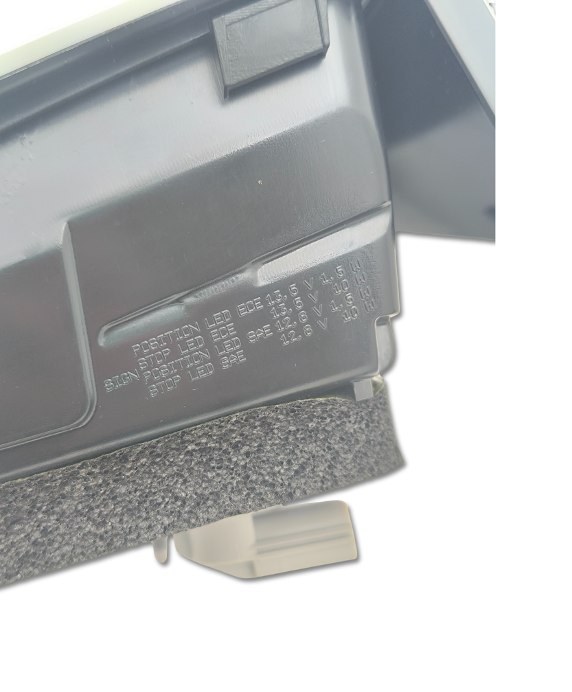 Land Rover Fanale Posteriore Stop e Freccia OEM LR101699